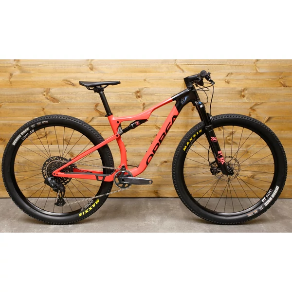 Orbea Oiz M11 AXS 29 használt megkímélt carbon fully MTB kerékpár