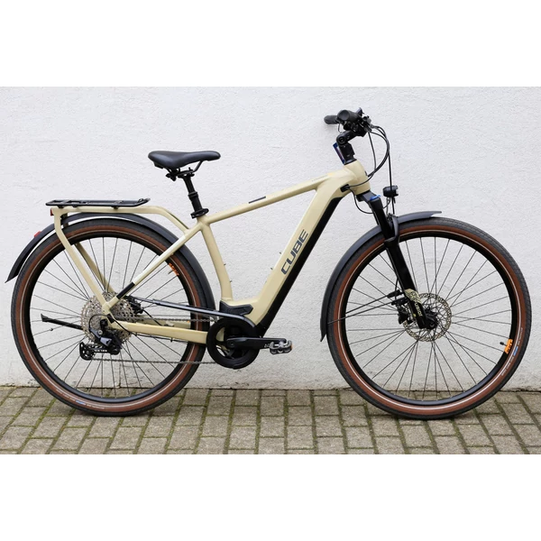 cube-kathmandu-hybrid-pro-625-hasznalt-trekking-ebike-kerekpar